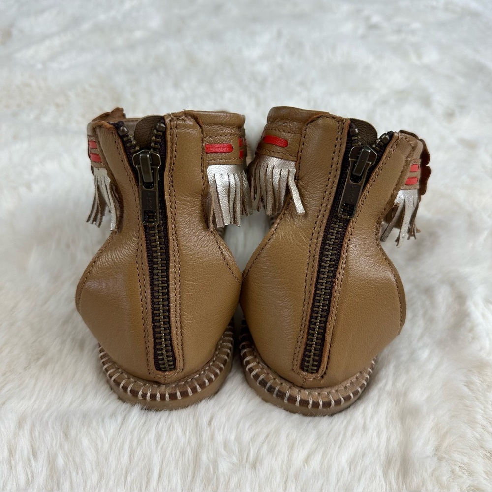 Manitobah Mukluks Wasaga Ankle Sandal Light Brown Red Tan Fringe, 8 - Picture 8 of 11